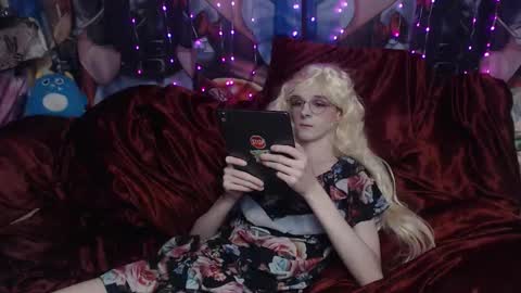 Snapshot of iselestias chatting on November 2025 09:36:01 PM Sele online show from November 2025 09:36:01 PM