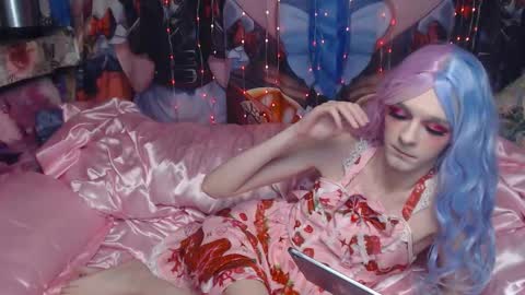 Snapshot of iselestias chatting on November 2025 10:43:01 PM Sele online show from November 2025 10:43:01 PM