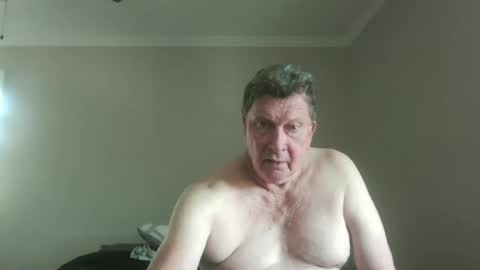 island625103 online show from September 2025 04:51:02 PM