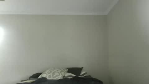 island625103 online show from September 2025 05:47:02 PM