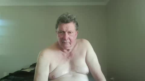 island625103 online show from September 2025 06:32:02 PM