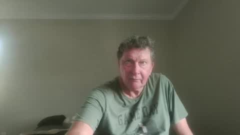 island625103 online show from September 2025 04:45:01 PM