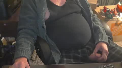 Snapshot of islandduke chatting on January 2025 04:04:02 PM Duke online show from January 2025 04:04:02 PM