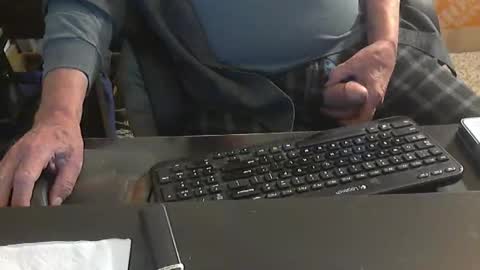 Snapshot of islandduke chatting on October 2025 03:03:02 PM Duke online show from October 2025 03:03:02 PM