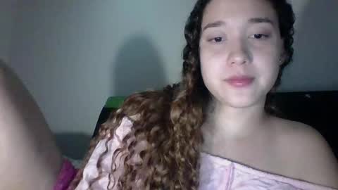 Snapshot of issa30213 chatting on December 2025 02:20:01 AM Issa online show from December 2025 02:20:01 AM