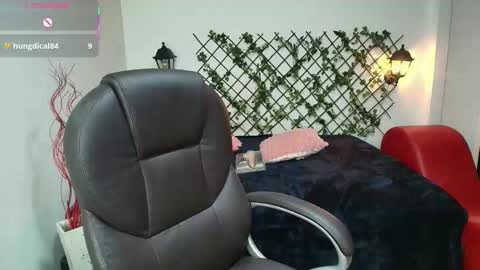 Issa  online show from November 2025 01:33:02 PM