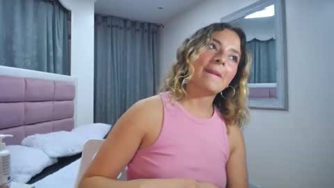 issadorajames online show from December 2024 09:37:01 PM