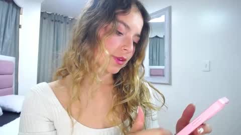 issadorajames online show from January 2025 06:27:02 PM