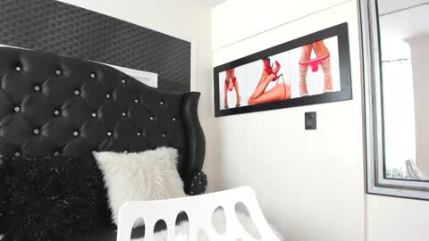 issadorajames online show from January 2025 01:18:02 PM