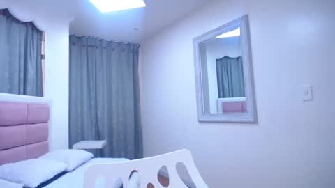 issadorajames online show from January 2025 07:22:01 PM