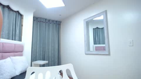 issadorajames online show from February 2025 06:39:01 PM