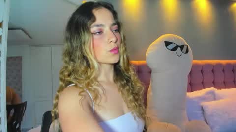 issadorajames online show from February 2025 02:07:01 PM