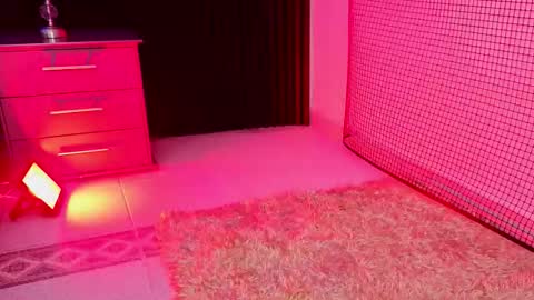 Issafoxx online show from March 2026 12:30:02 PM