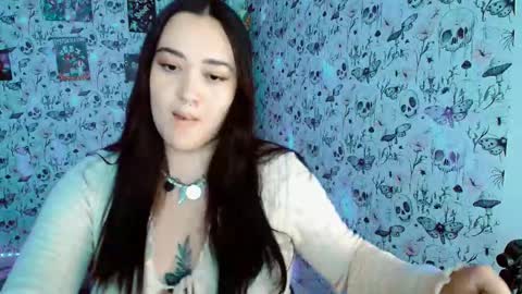 Snapshot of issis_demon chatting on October 2025 05:28:01 AM Yiz online show from October 2025 05:28:01 AM