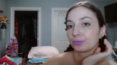 Snapshot of italiana25 chatting on December 2024 06:09:02 AM Bella Bloom online show from December 2024 06:09:02 AM