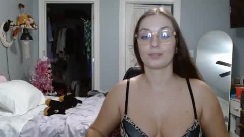 Snapshot of italiana25 chatting on January 2025 07:55:02 AM Bella Bloom online show from January 2025 07:55:02 AM
