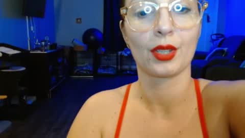Snapshot of italiana25 chatting on February 2025 06:15:01 AM Bella Bloom online show from February 2025 06:15:01 AM