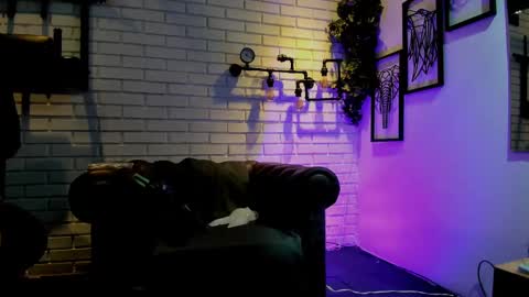 Italo Moore online show from September 2025 11:21:02 AM