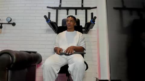 Italo Moore online show from October 2025 11:22:01 AM