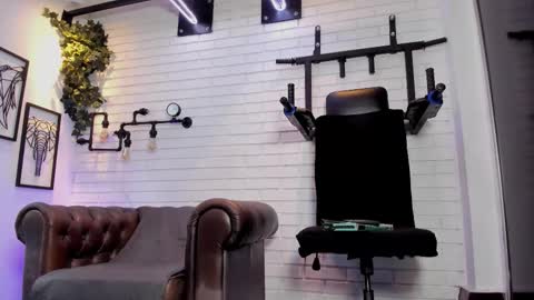 Italo Moore online show from October 2025 11:17:01 AM