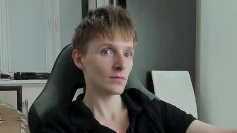 Ethan online show from November 2025 08:43:01 PM