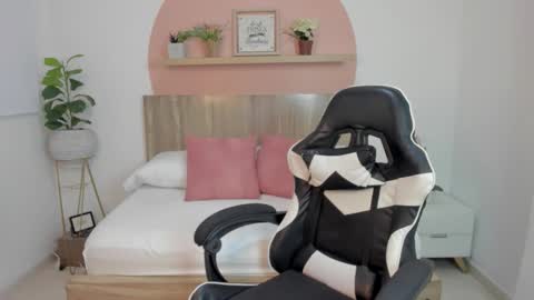 I V E T T E online show from February 2026 12:21:01 PM