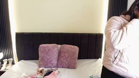 I V O N N E R O S S online show from March 2026 11:59:02 AM