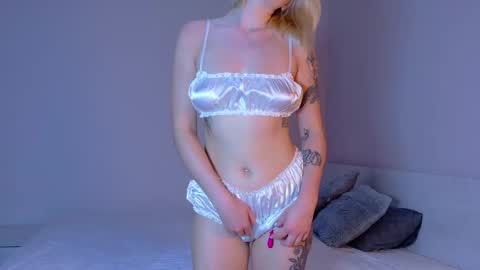 ivory_soule online show from November 2025 04:51:02 PM