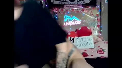 Snapshot of ivorytrixx chatting on May 2026 02:53:01 AM ivorytrixx online show from May 2026 02:53:01 AM
