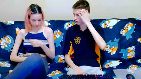 Ivy and Lester online show from December 2025 06:27:02 PM