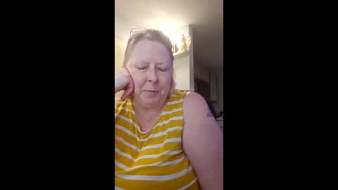 ivyjane3522 online show from April 2026 05:43:01 PM