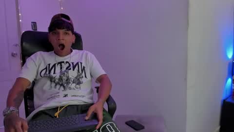 izaack online show from January 2025 04:40:01 PM