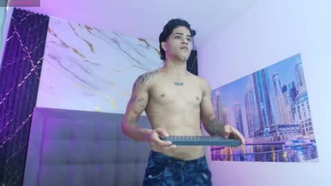 izaack online show from April 2026 06:20:01 PM