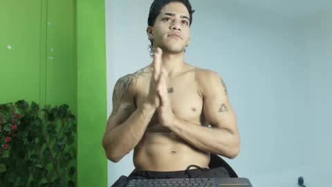 Snapshot of izaak_taylor7 chatting on April 2026 03:37:02 AM izaack online show from April 2026 03:37:02 AM