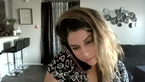 Izcah online show from August 2026 12:24:01 AM