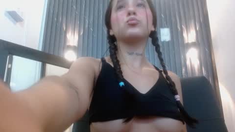 izelevans online show from December 2025 11:30:02 AM