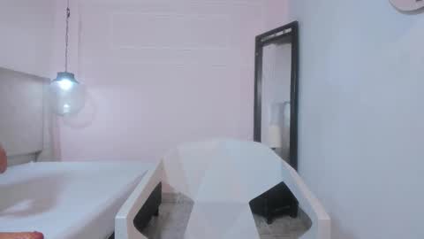 izelevans online show from March 2026 11:43:01 AM