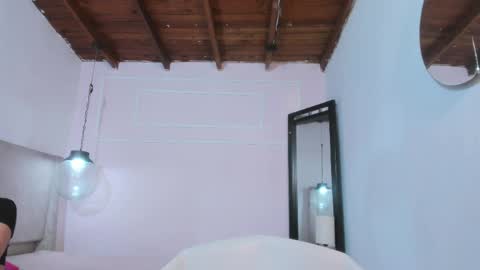 izelevans online show from April 2026 10:35:02 AM