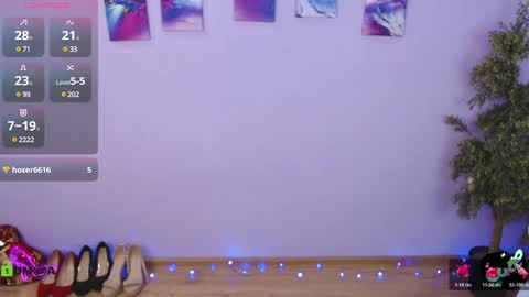 Snapshot of izzy_cam chatting on December 2024 05:23:01 AM Queen of nylon Victoria online show from December 2024 05:23:01 AM