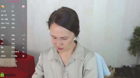 Snapshot of izzy_cam chatting on October 2025 06:03:01 AM Queen of nylon Victoria online show from October 2025 06:03:01 AM