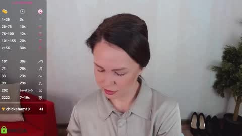Snapshot of izzy_cam chatting on October 2025 05:21:02 AM Queen of nylon Victoria online show from October 2025 05:21:02 AM