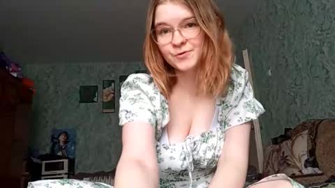 I am Vanessa Help me reach 10 Thumbs Up online show from October 2025 08:48:01 AM