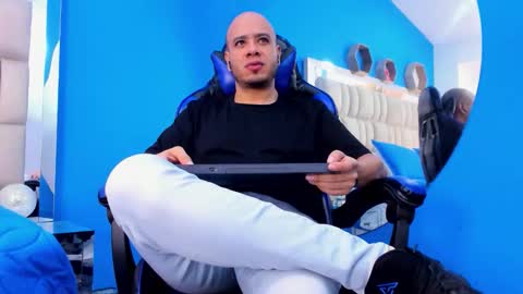 jacob_garcia_ online show from November 2025 12:17:01 PM