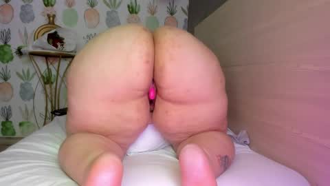 Snapshot of jade_cruz20 chatting on January 2025 05:30:01 PM jade_cruz20 online show from January 2025 05:30:01 PM