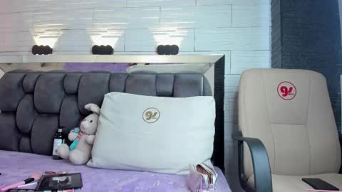  JADE  online show from November 2025 06:41:01 PM