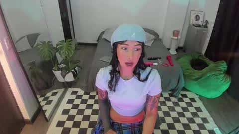 Snapshot of jade_porn chatting on November 2025 10:43:02 AM Jade independent model online show from November 2025 10:43:02 AM