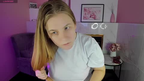 Jade online show from February 2025 07:35:02 PM