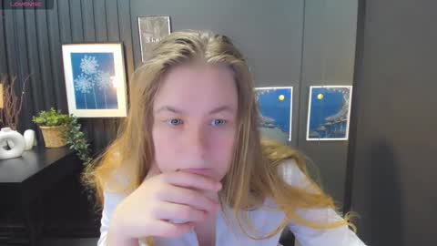 Jade online show from October 2025 01:32:01 PM