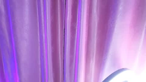 jade white  online show from January 2026 01:04:02 PM