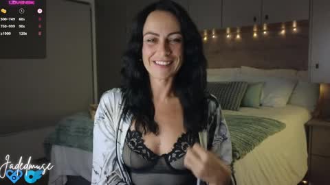 Jade online show from April 2026 08:18:01 PM